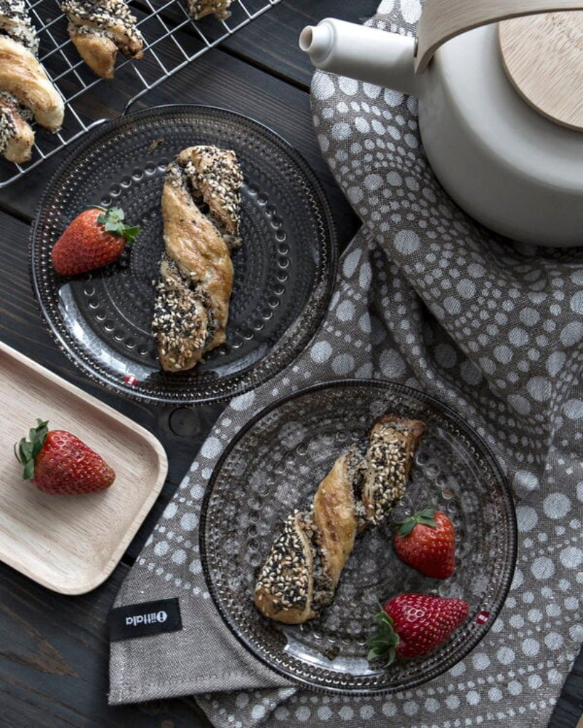 iittala Kastehelmi Clear Plates Tin Set