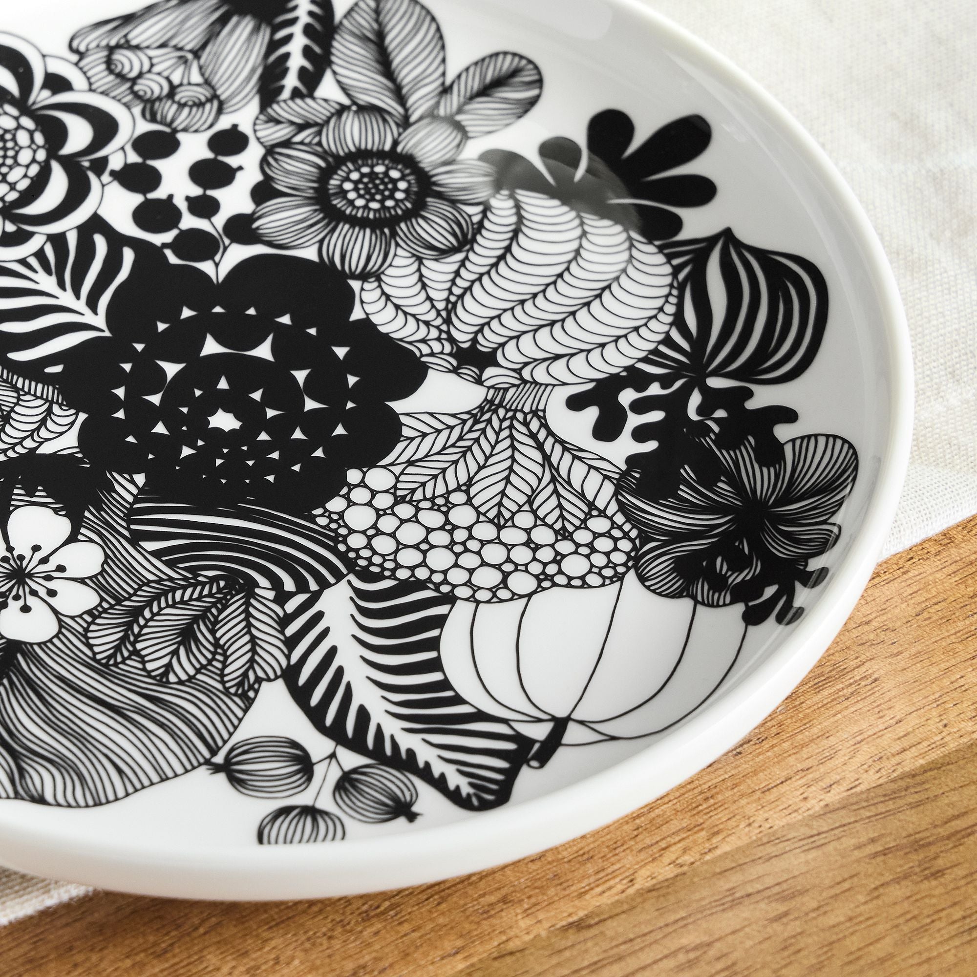 Marimekko  Siirtolapuutarha Launten Plate and Napkin Set