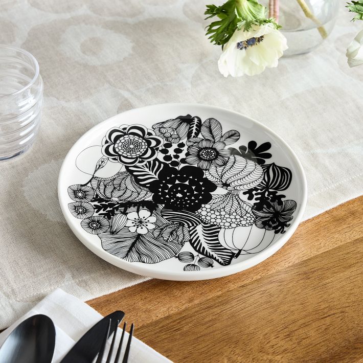 Marimekko  Siirtolapuutarha Launten Plate and Napkin Set